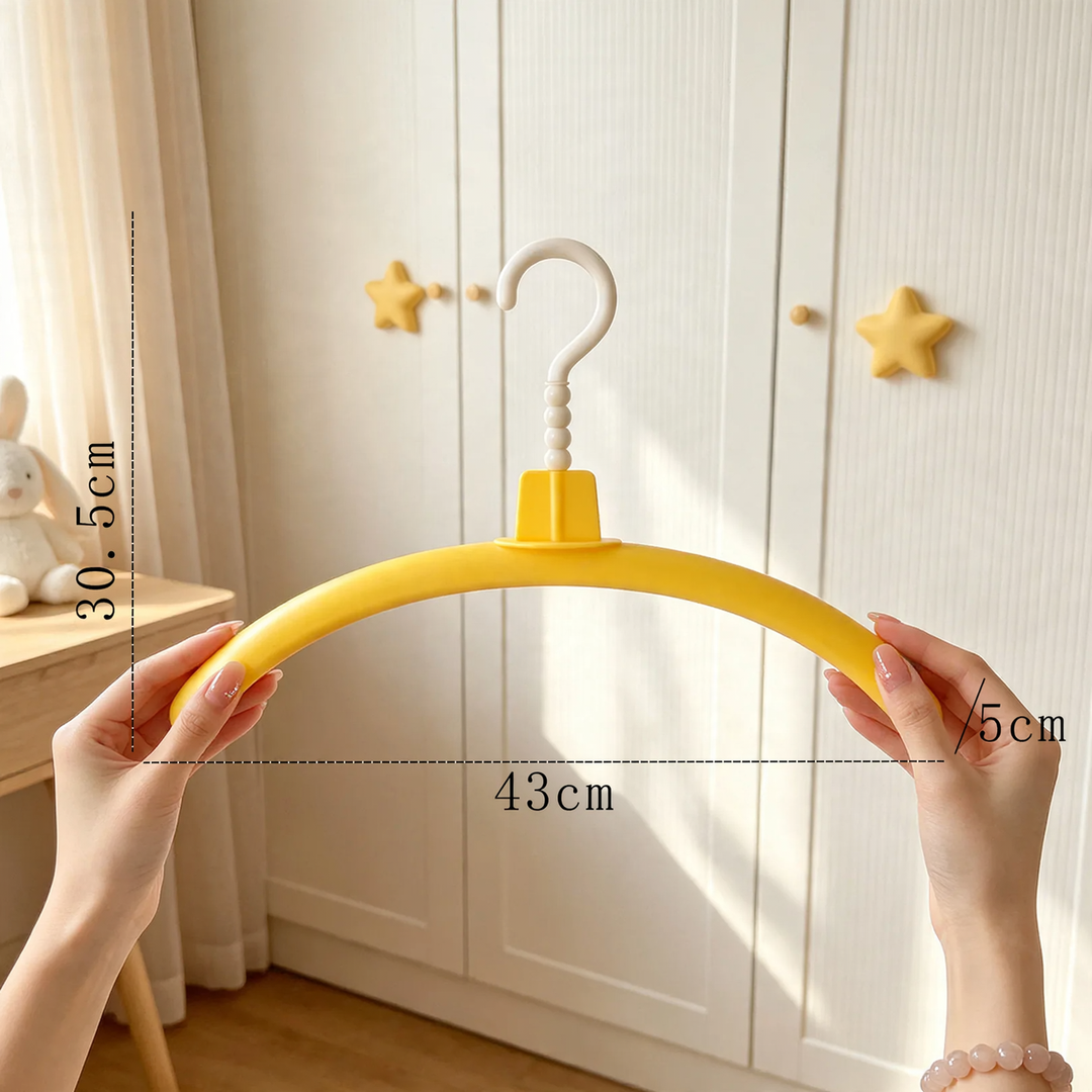 Cartoon cake hangers with slip protection