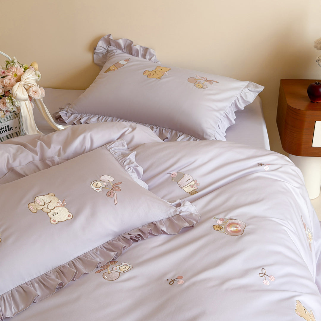 Cotton bedding set with bunny embroidery and lace trim