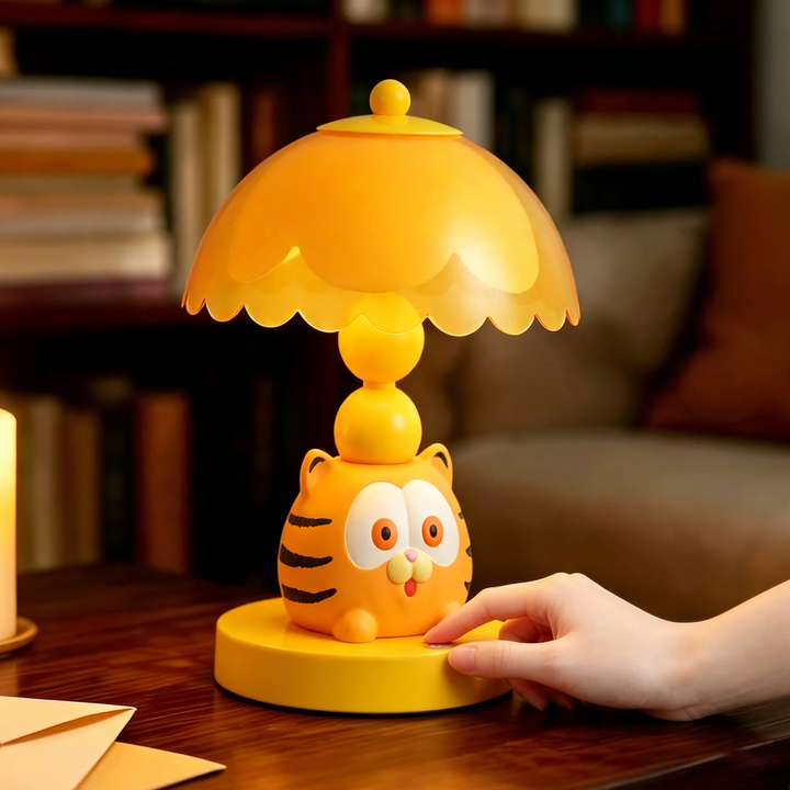 Yellow Garfield table lamp