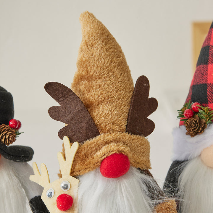 Decorative gnomes and Christmas figures made of fabric