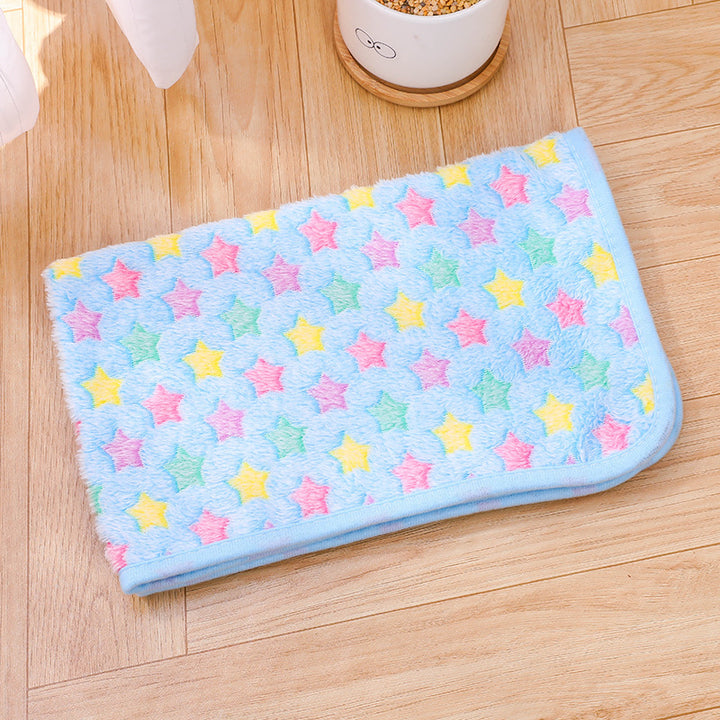 Pet mat made of fleece, paw and bone pattern