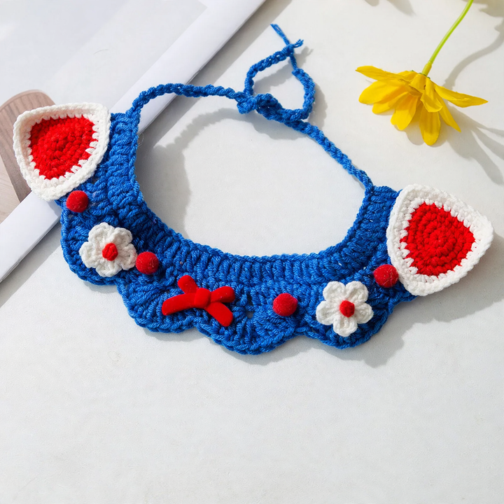 Hand-knitted collar for cats and small dogs
