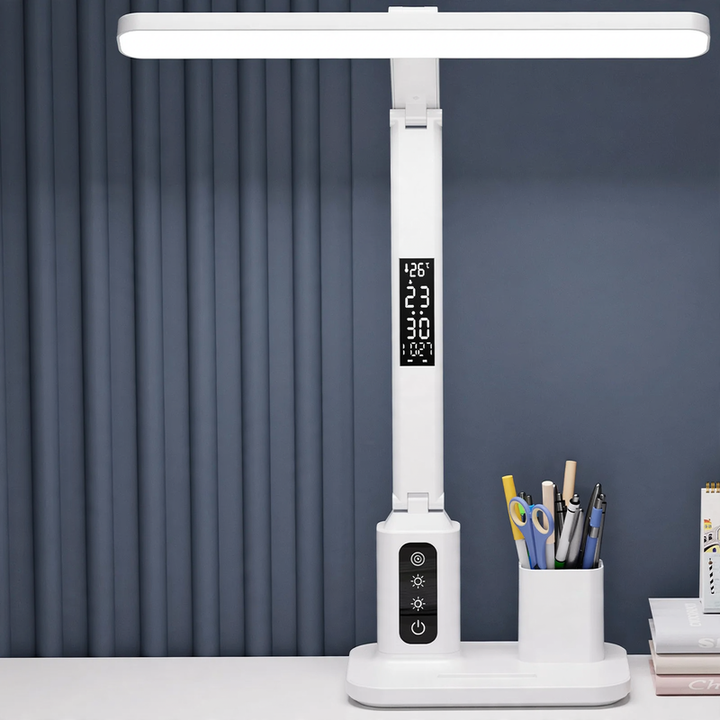 Full-spectrum desk lamp with red light technology