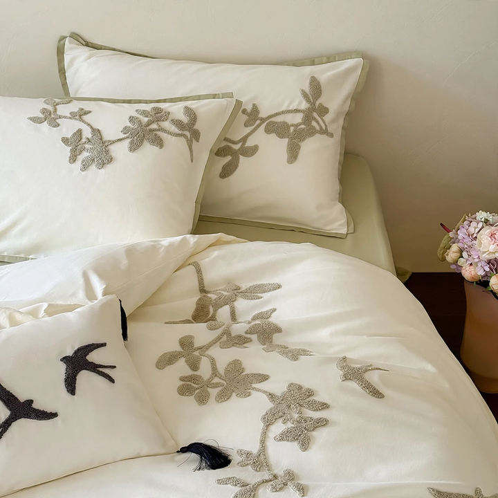 Cotton bed linen with towel embroidery