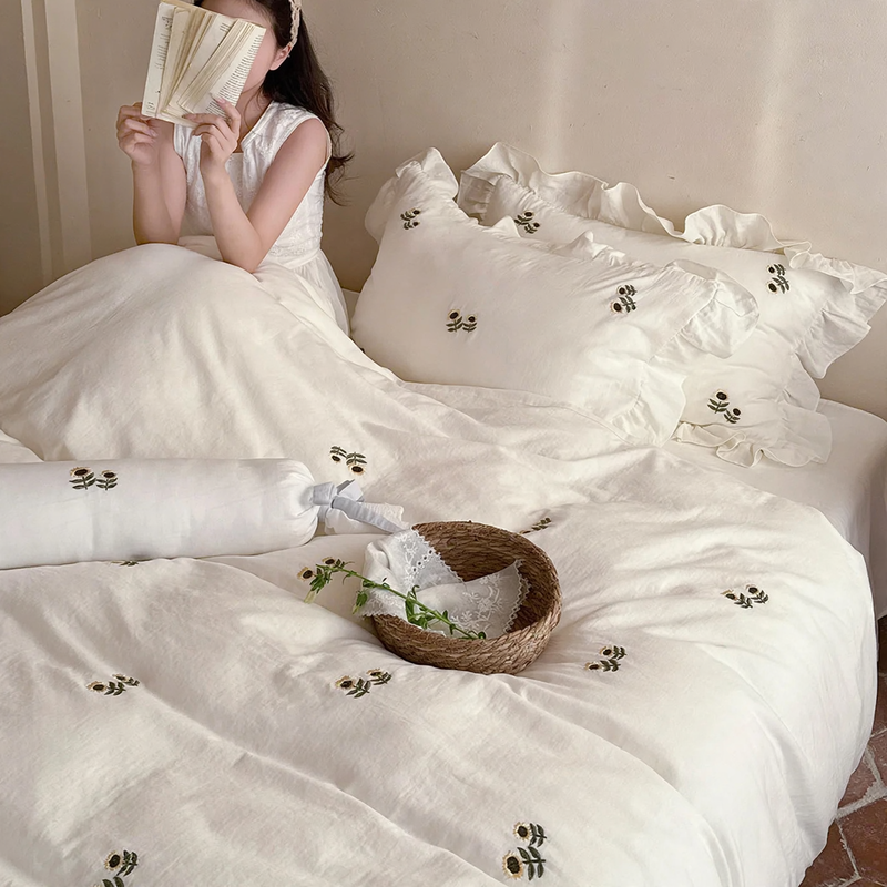 Double-layer cotton bedding with ruffles
