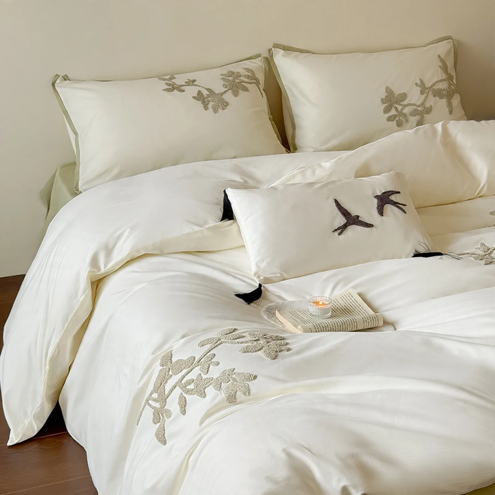 Cotton bed linen with towel embroidery