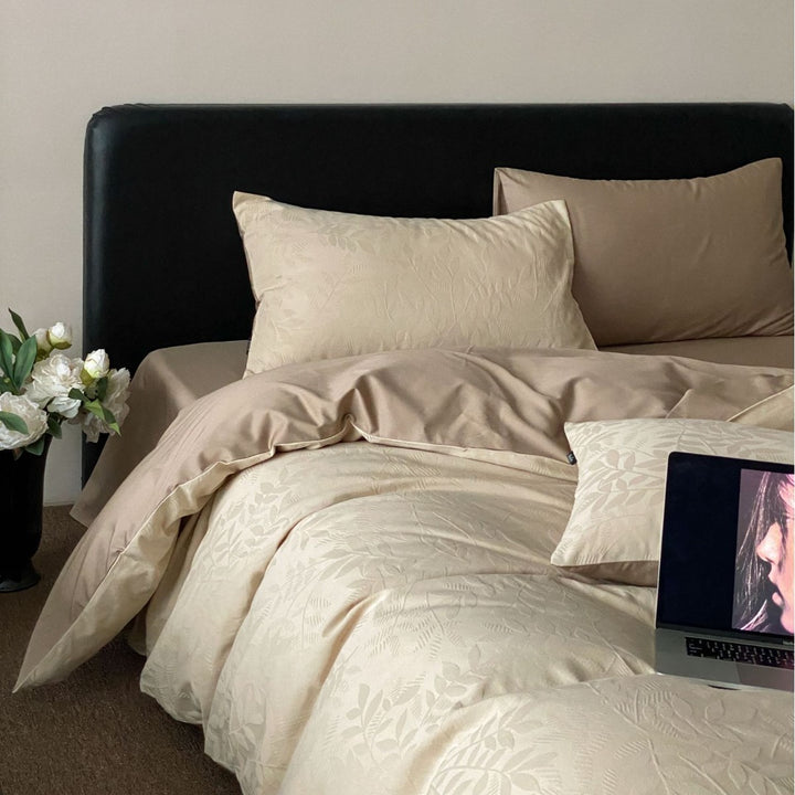 Cotton bedding with geometric pattern