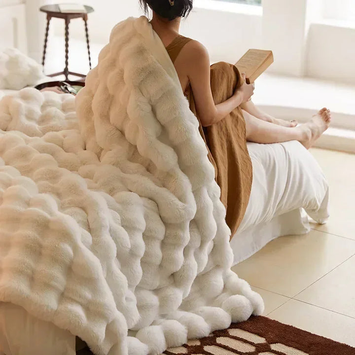 BowLift | Wearable Fluffy Blanket made of Faux Fur - VeluLuxe