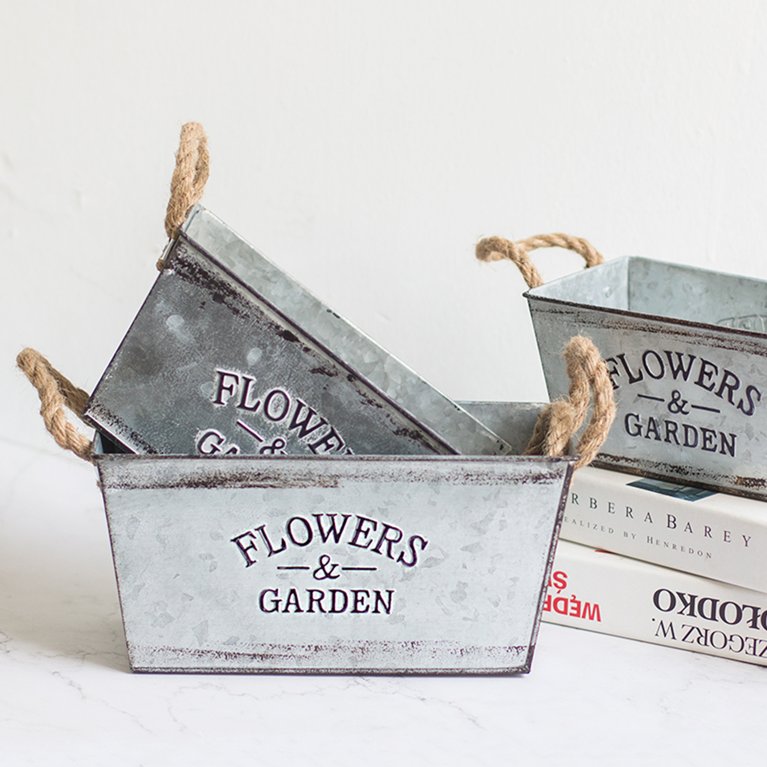 BowLift | Decorative flower and garden container made of metal with hemp rope handles