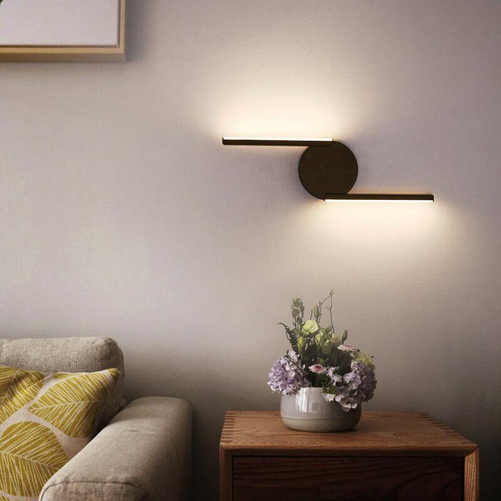 BowLift | Curved Wall Lamp in Aluminum in Modern Style