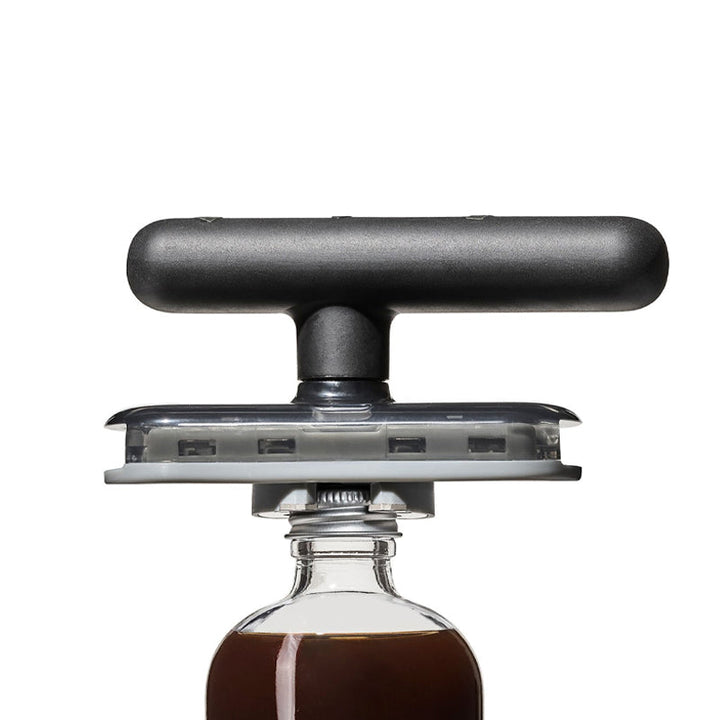 BowLift | Labor-saving can opener
