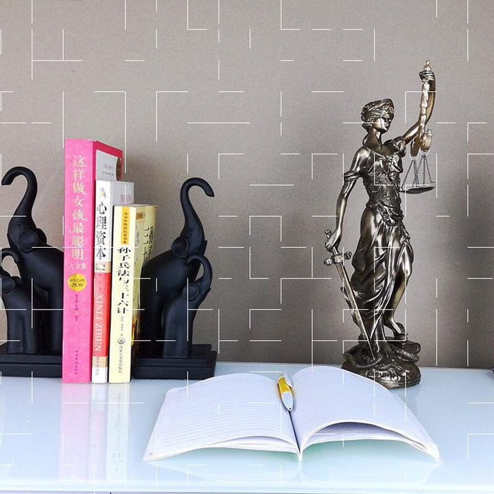 BowLift | Decoration statue of the goddess of justice