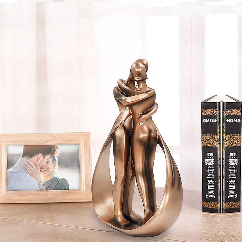 Romantic Lovers Embrace Statue | Bowlift