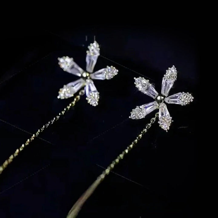 BowLift | Shiny Fringe Flower Earrings