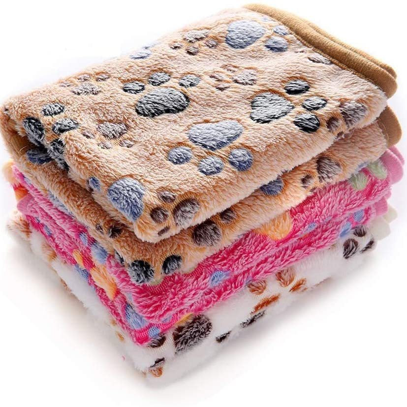 Pet mat made of fleece, paw and bone pattern