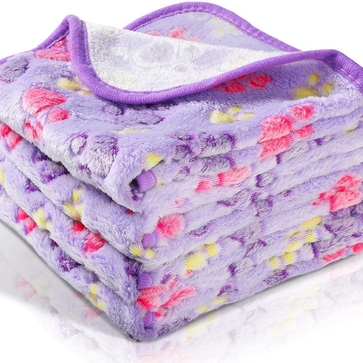 Pet mat made of fleece, paw and bone pattern
