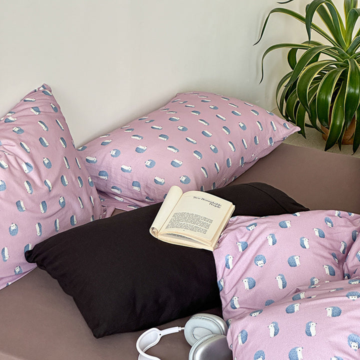 Soft knit bedding set made of cotton with animal motifs
