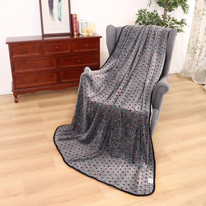 Pet mat made of fleece, paw and bone pattern