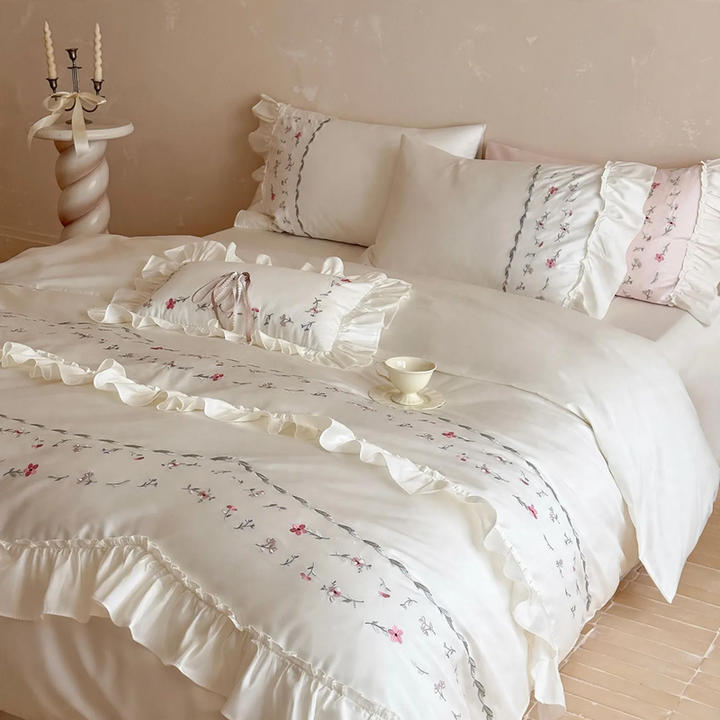 Bedding made of long-staple cotton with embroidery