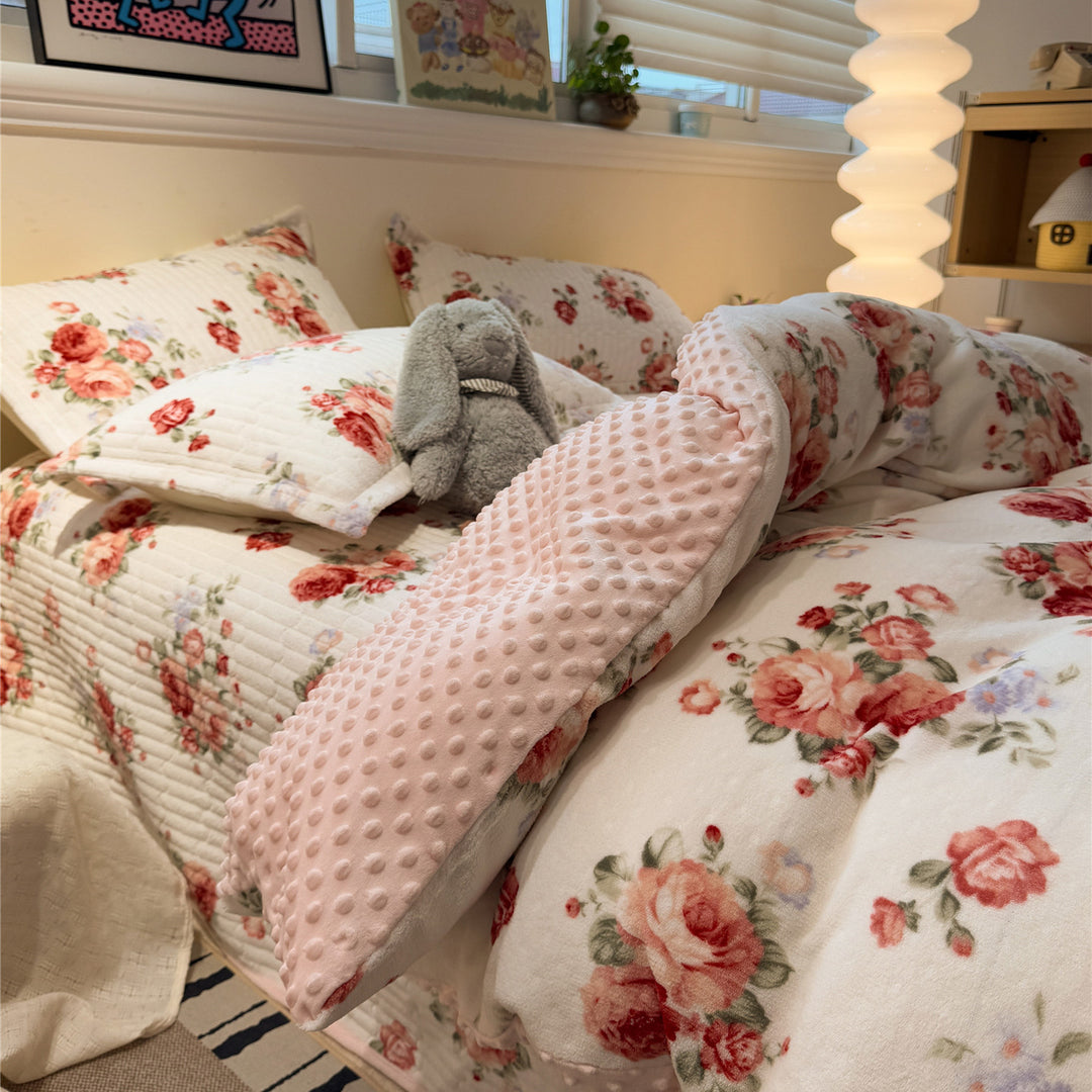 Quilted milk fiber fleece bedding set with polka dot pattern