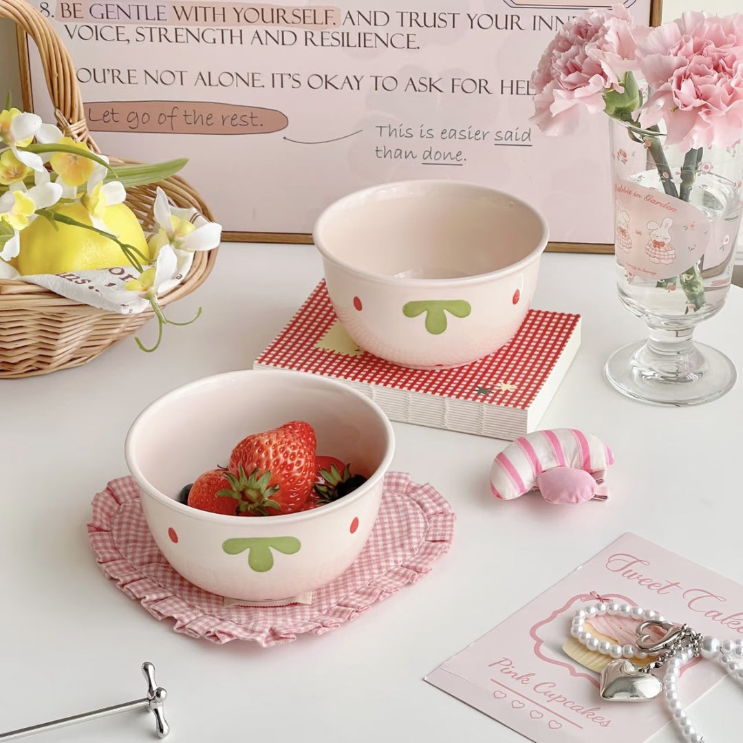 Ceramic bowl with strawberry motif, 11 cm diameter
