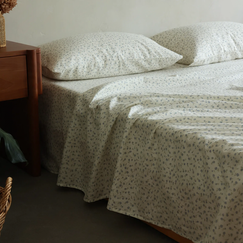 Cotton bedding set with floral pattern