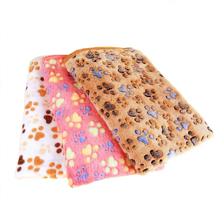 Pet mat made of fleece, paw and bone pattern