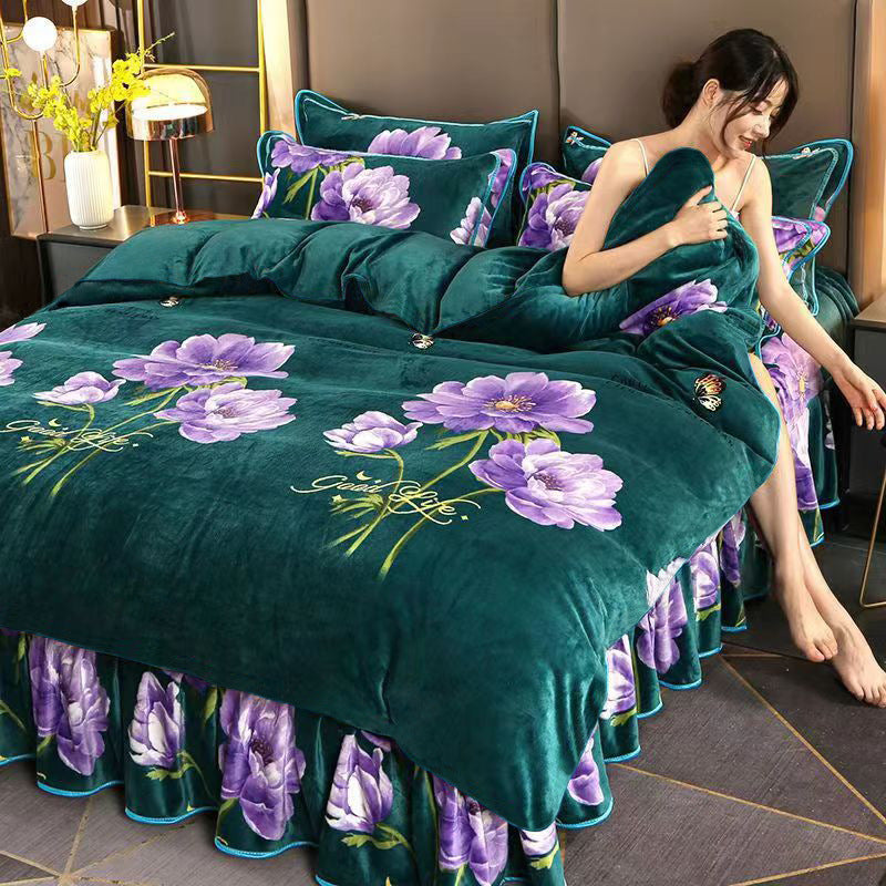 Thick milk fiber duvet with floral pattern