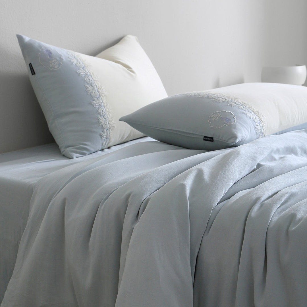 Elegant Tencel bedding set with lace trim