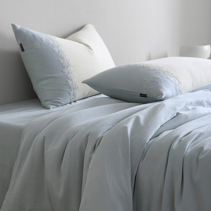 Elegant Tencel bedding set with lace trim
