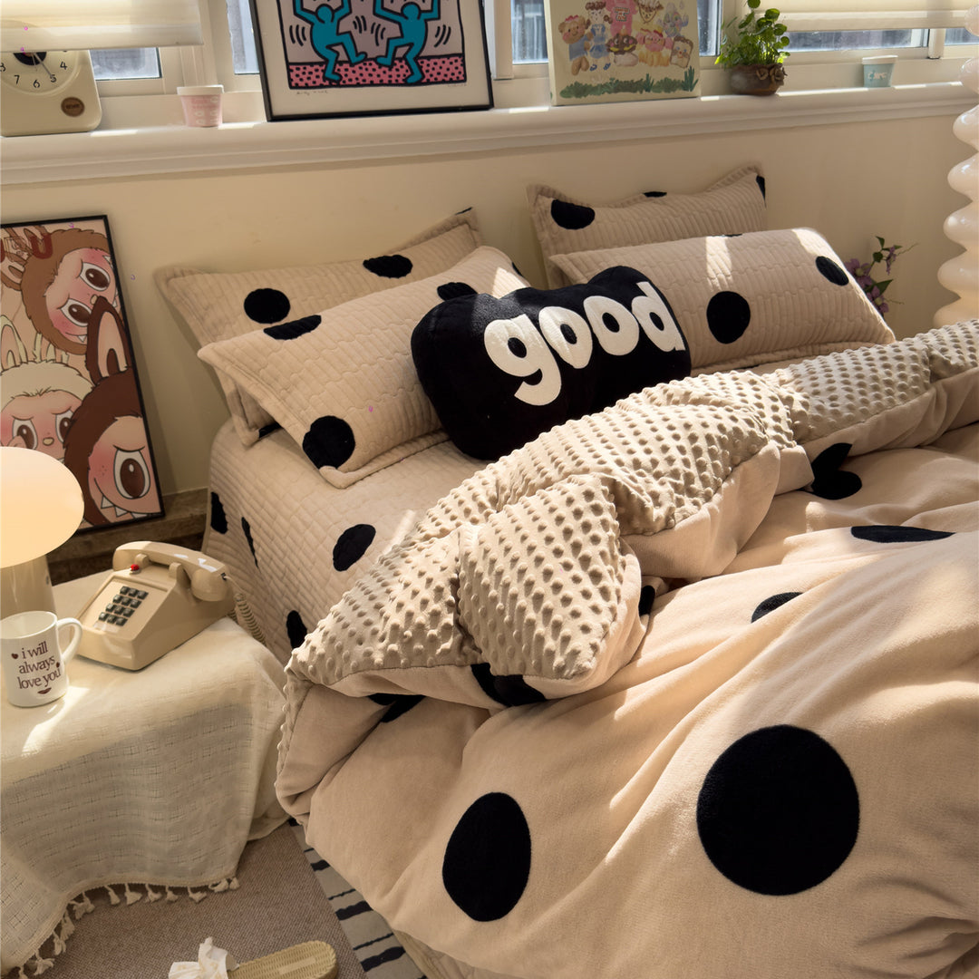 Quilted milk fiber fleece bedding set with polka dot pattern