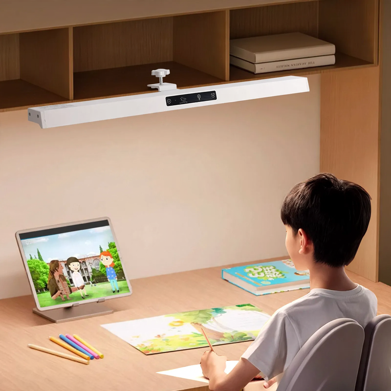 Clampable desk lamp with eye protection