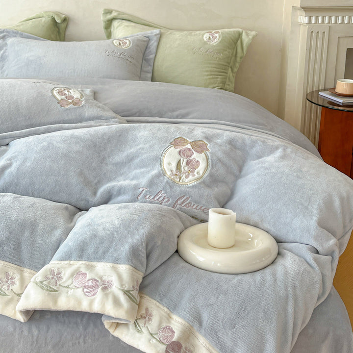 High-quality milk fiber fleece bedding set with embroidery