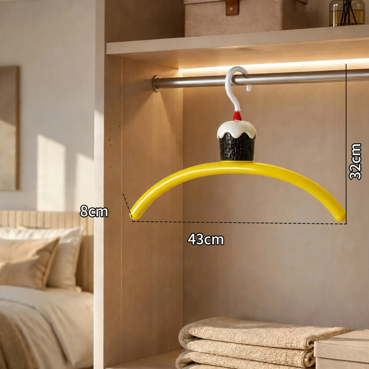 Cartoon cake hangers with slip protection