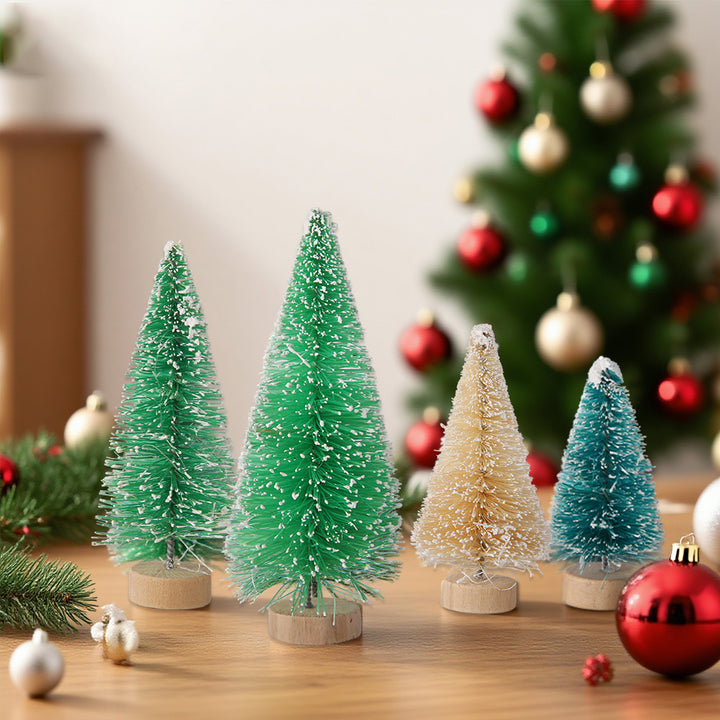 Miniature Christmas trees made of sisal