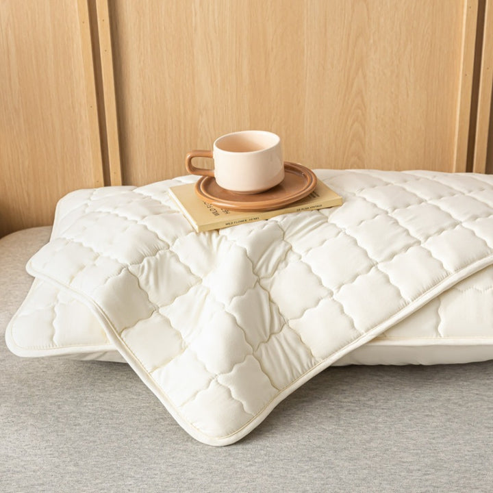 Protective pillow cover with insulation layer, 48×74 cm
