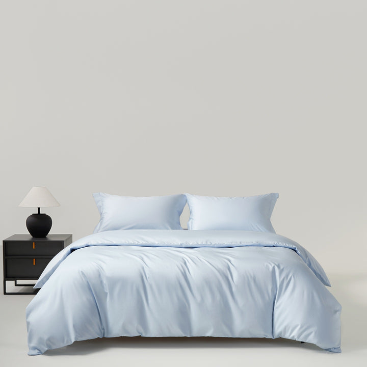 Luxurious cotton bedding set in hotel style