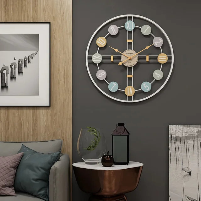 BowLift | StilTijd – Large Vintage Wall Clock with Roman Numbers and Metal Frame