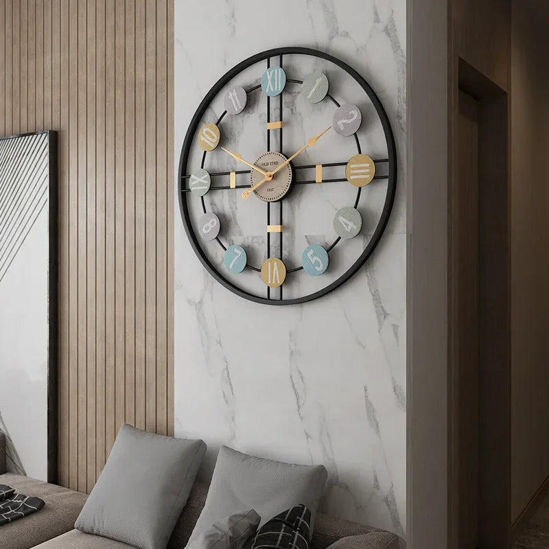 BowLift | StilTijd – Large Vintage Wall Clock with Roman Numbers and Metal Frame