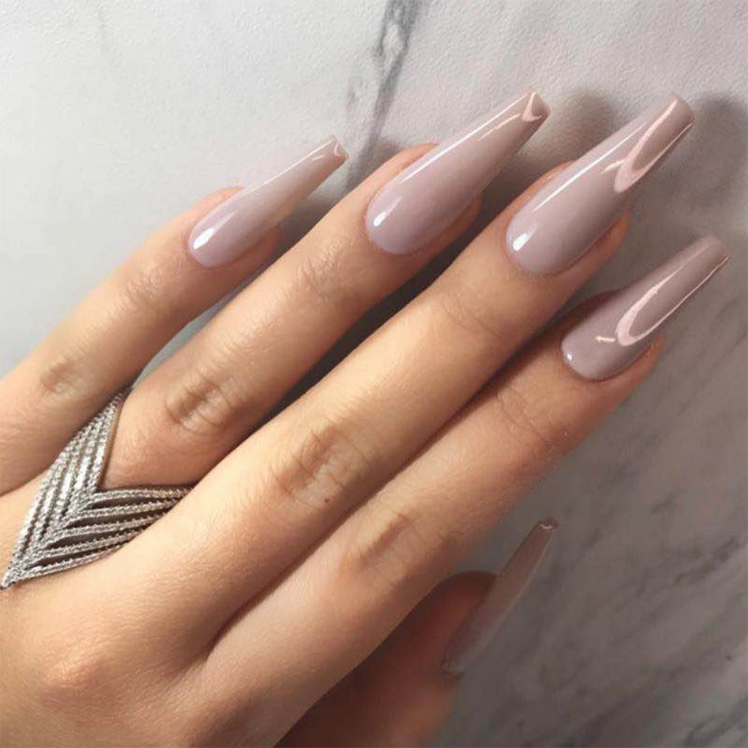 Glamorous artificial nails with high-gloss finish Bowlift