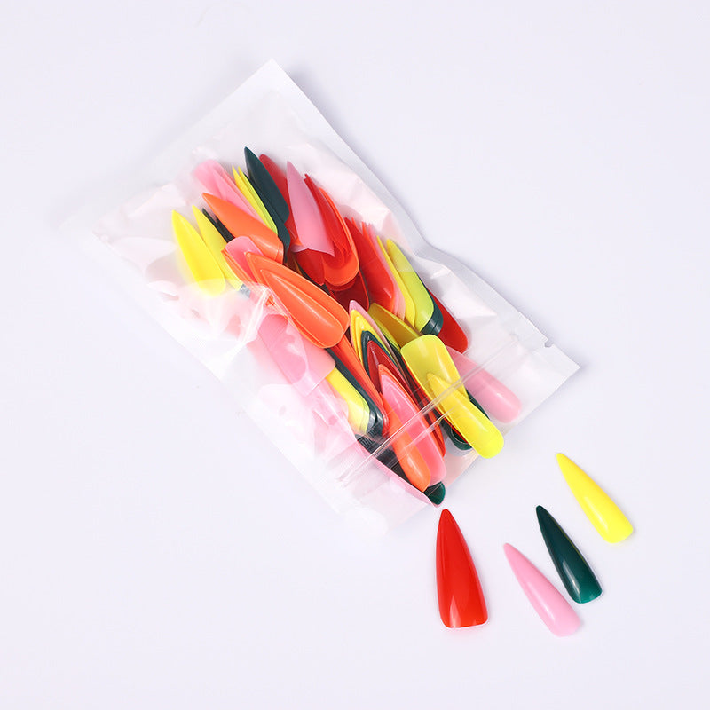 Artificial nails in elegant stiletto style Bowlift