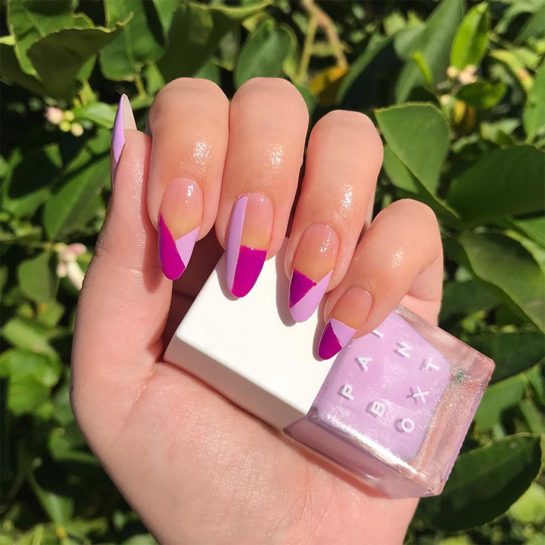 Artful nail extensions with an elegant leaf pattern Bowlift