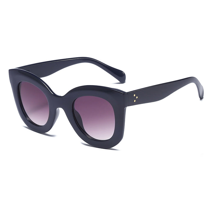 Ladies Elegant oversized sunglasses with an extravagant frame Bowlift