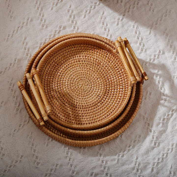 Round serving platter made of braided rattan Bowlift