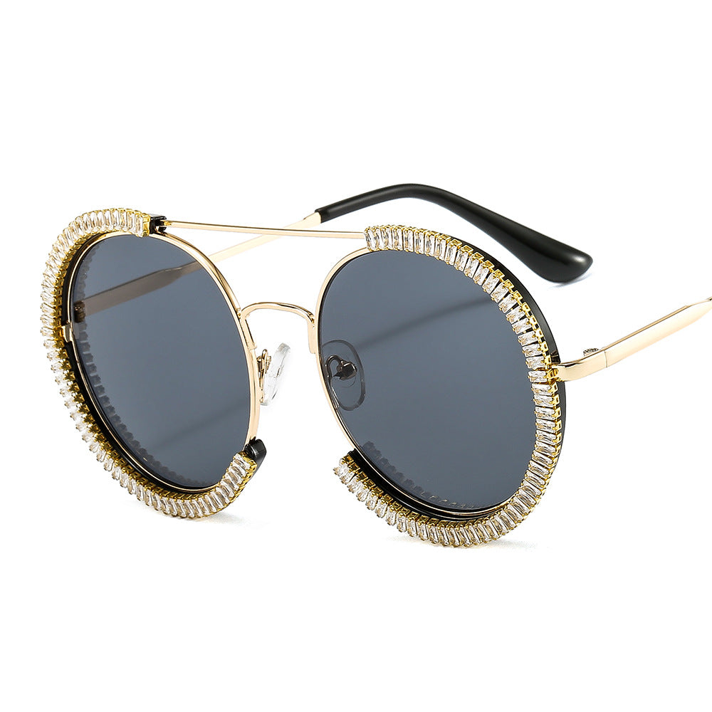 Ladies sunglasses with glamorous rim and innovative design Bowlift