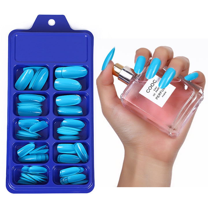 Artificial nails in elegant stiletto style Bowlift