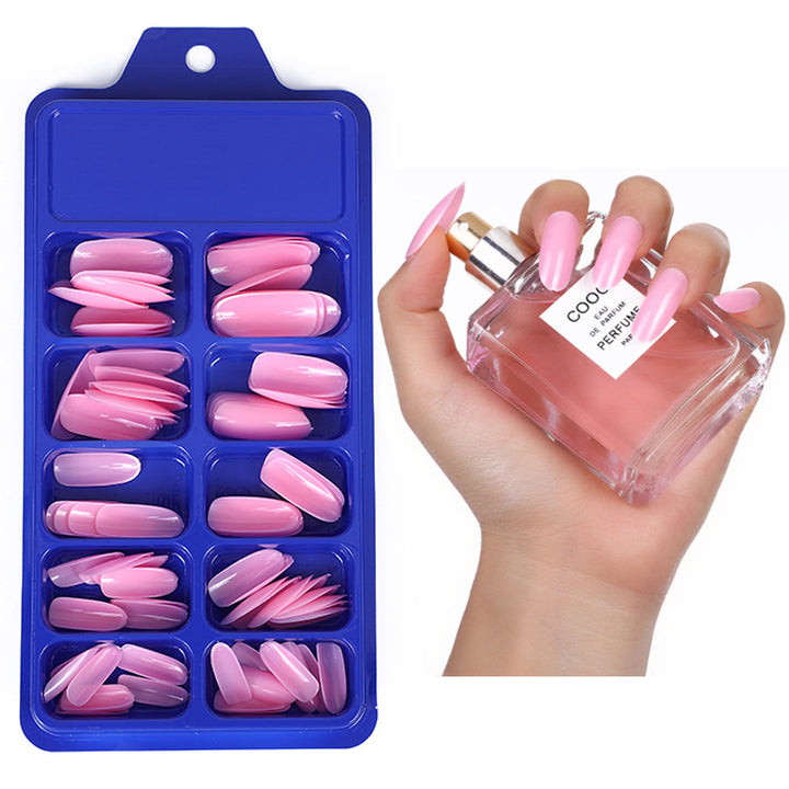 Artificial nails in elegant stiletto style Bowlift