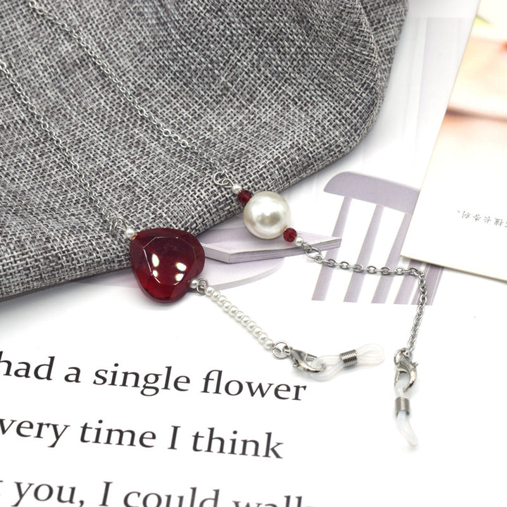 Elegant Heart-Shaped Pendant Eyewear Chain Bowlift