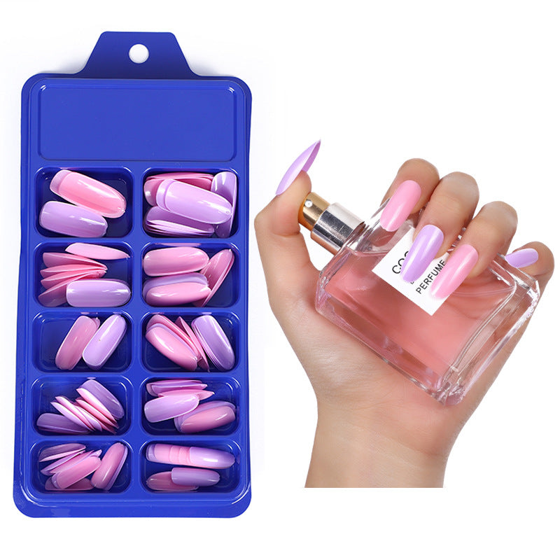 Artificial nails in elegant stiletto style Bowlift