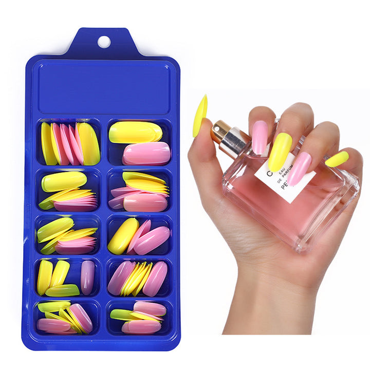 Artificial nails in elegant stiletto style Bowlift